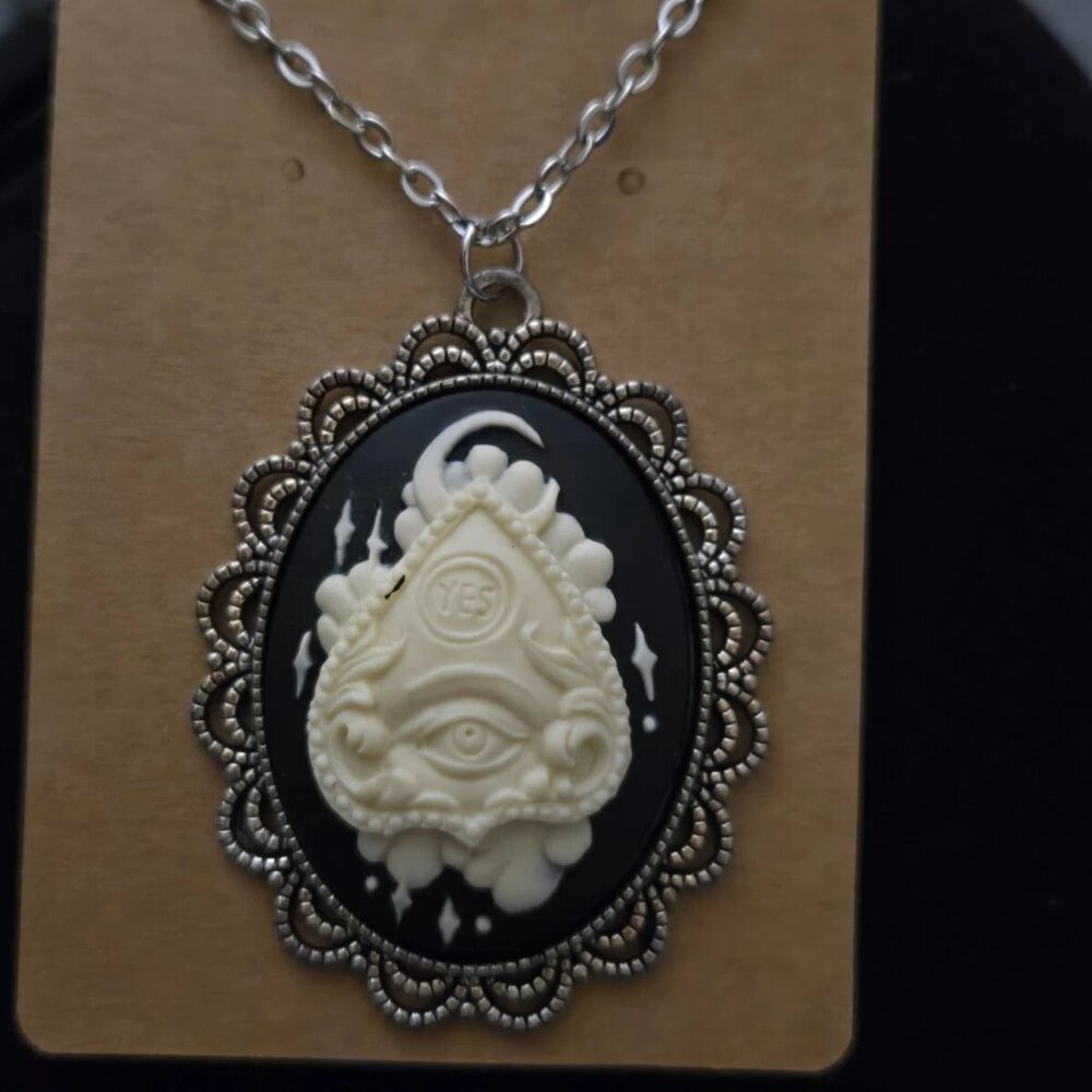 OUIJA PLANCHETTE CAMEO NECKLACE - 20 inches - NEW